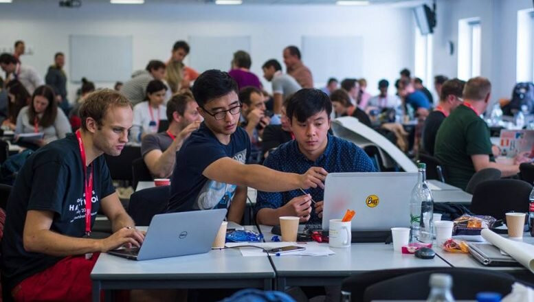 Online-Courts-Hackathon-Team-777x440.jpg